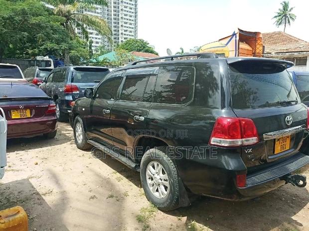 Toyota Land Cruiser 2010 4.6 V8 GX Black