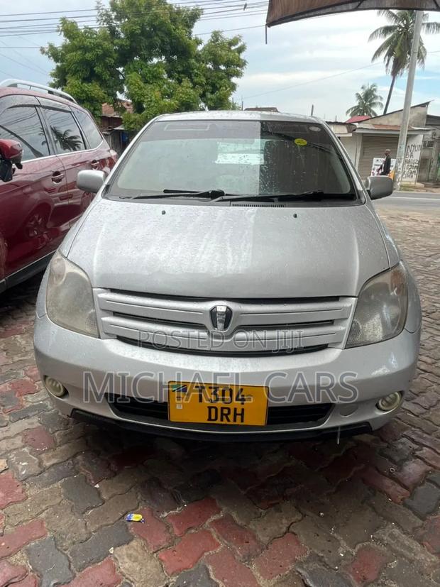 Toyota IST 2004 Silver