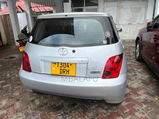 Toyota IST 2004 Silver