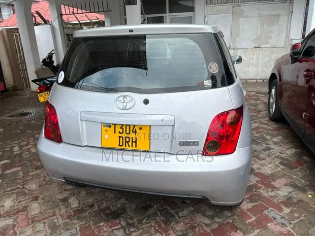 Toyota IST 2004 Silver