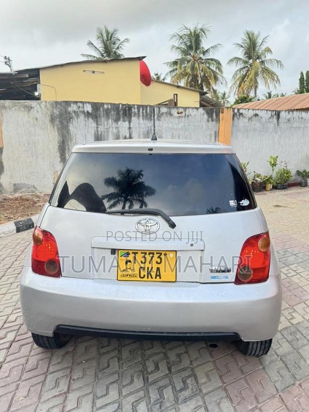 Toyota IST 2004 Silver