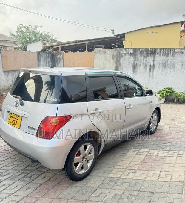 Toyota IST 2004 Silver
