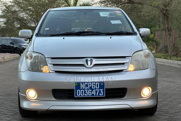 Toyota IST 2003 Silver