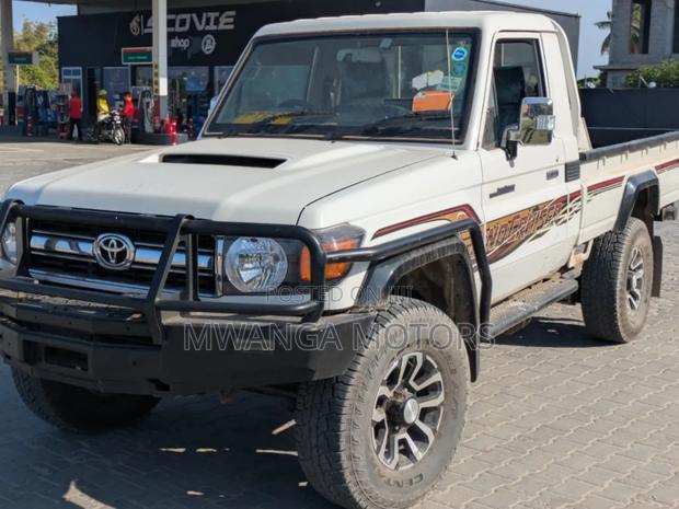 Toyota Land Cruiser 79 Series 2018 White