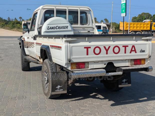Toyota Land Cruiser 79 Series 2018 White