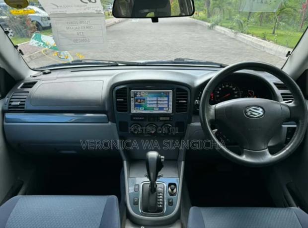 Suzuki Escudo 2002 White