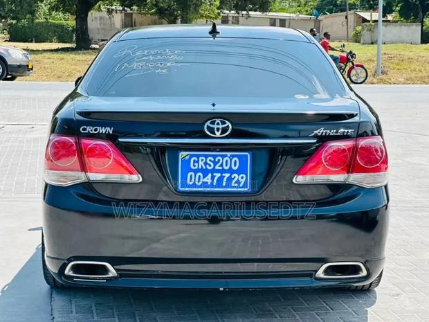 Toyota Crown 2011 Black