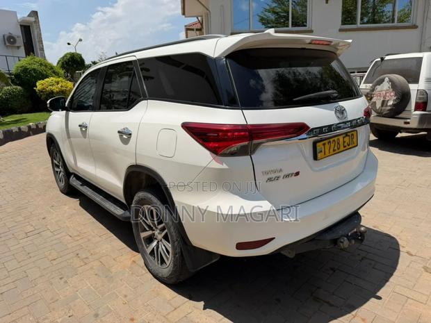 Toyota Fortuner 2.4 D AWD 2017 White