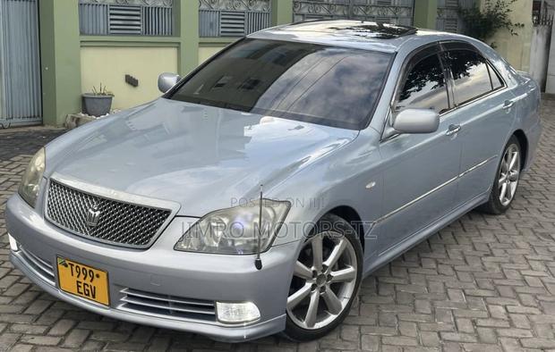 Toyota Crown Royale 2005 Blue