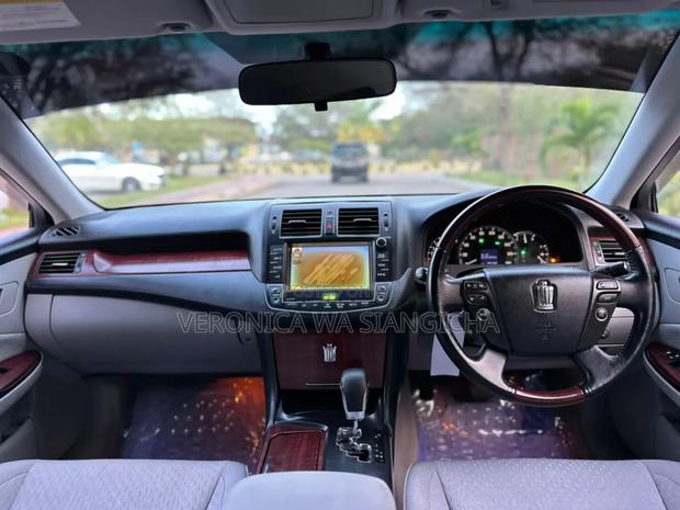 Toyota Crown 2008 Blue