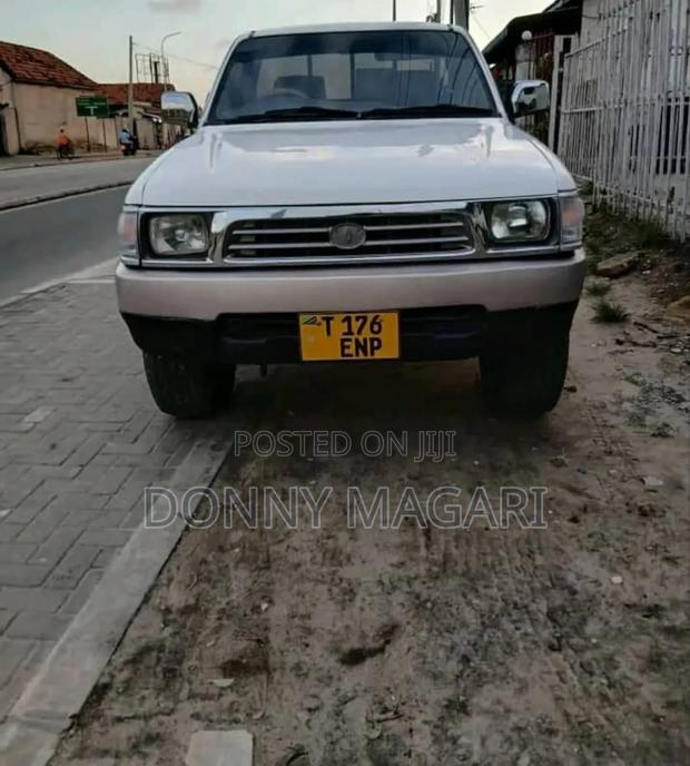 Toyota Hilux 2018 White