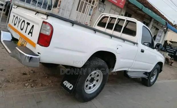 Toyota Hilux 2018 White