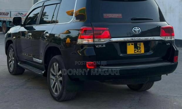 Toyota Land Cruiser 2010 Black