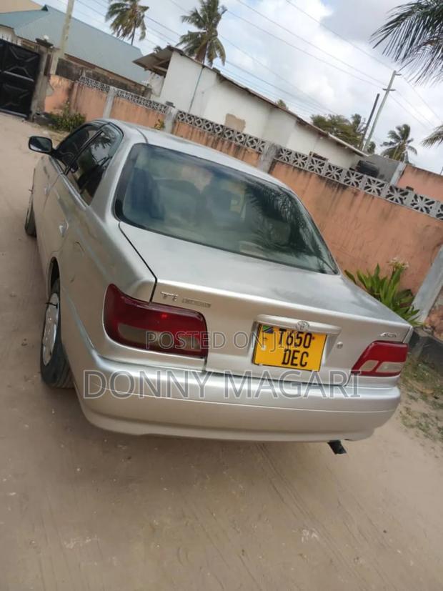Toyota Carina 2000 Silver