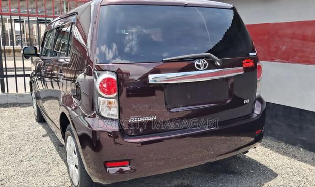 Toyota Corolla Rumion 2010