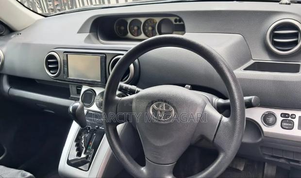 Toyota Corolla Rumion 2010