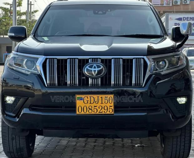 Toyota Land Cruiser Prado 2023 Black
