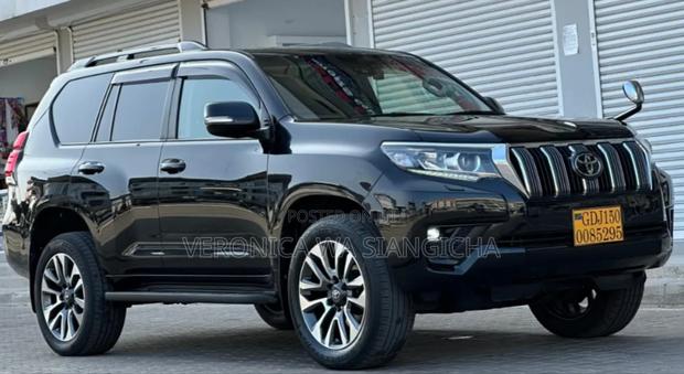 Toyota Land Cruiser Prado 2023 Black
