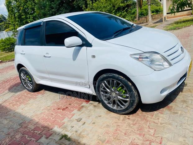 Toyota IST 2005 White