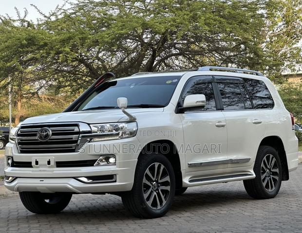Toyota Land Cruiser 2017 White