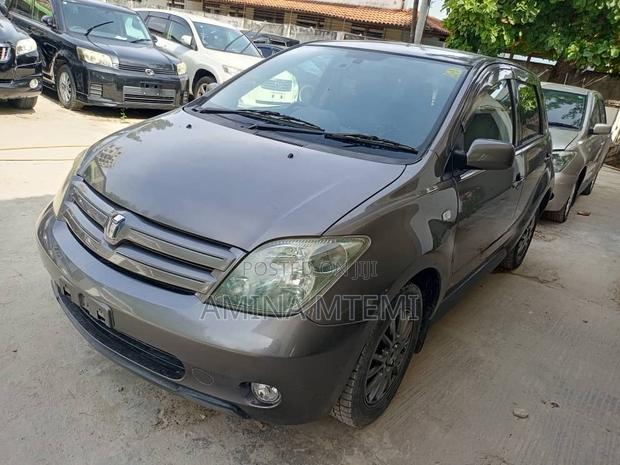 Toyota IST 2004 Gray