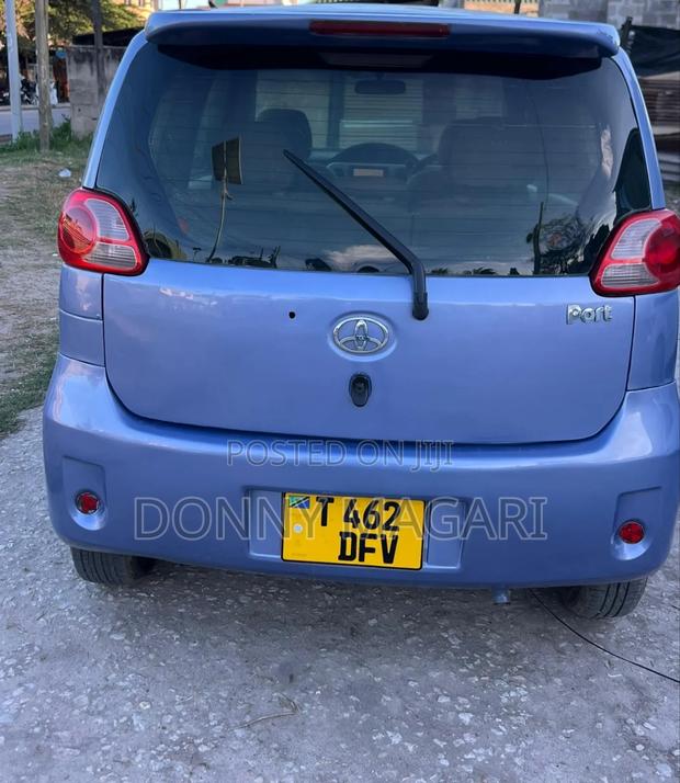 Toyota Porte 2005 Blue