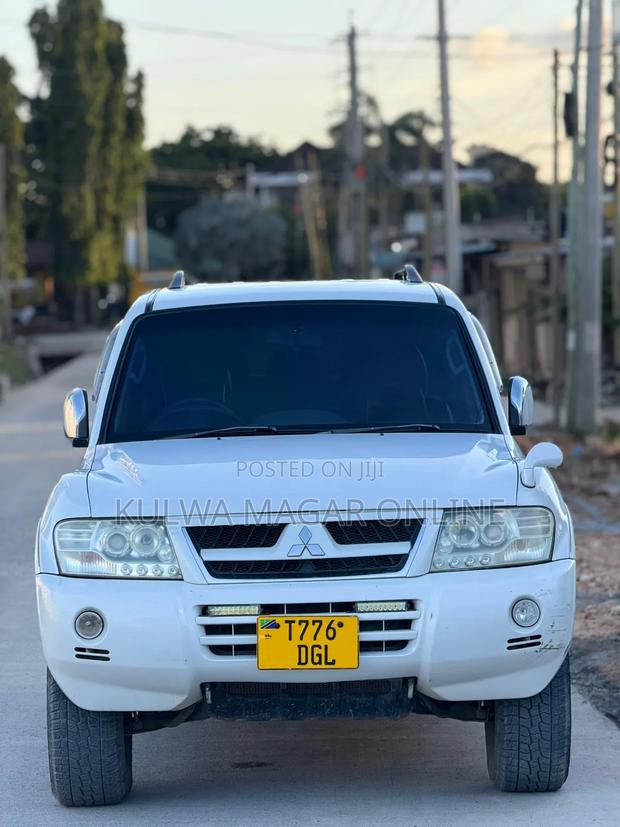 Mitsubishi Pajero 2005 White