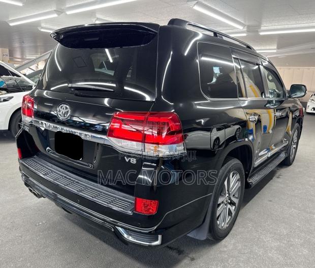 Toyota Land Cruiser 4.6 V8 ZX 2020 Black