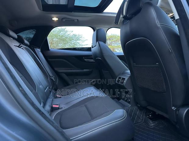 Jaguar F-Pace 2017 Black