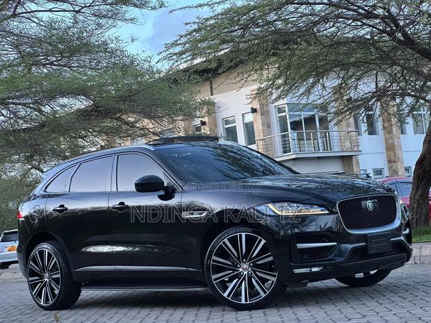 Jaguar F-Pace 2017 Black