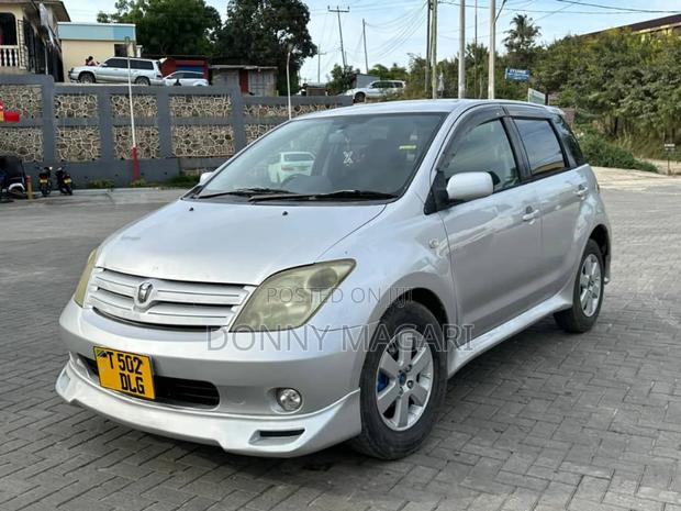 Toyota IST 2005 Silver