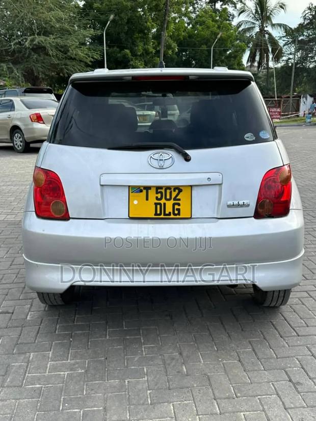 Toyota IST 2005 Silver