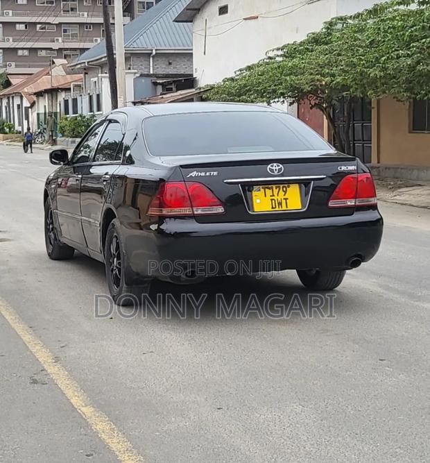 Toyota Crown 2006 Black