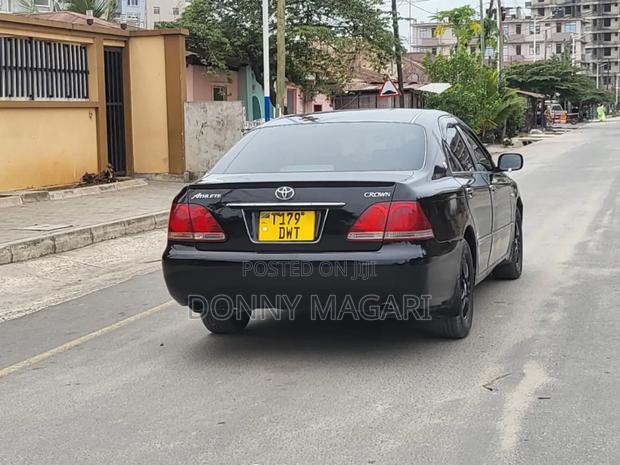 Toyota Crown 2006 Black