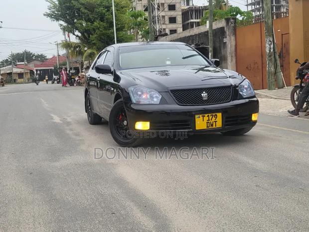 Toyota Crown 2006 Black