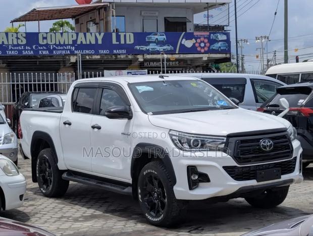 Toyota Hilux Rogue 4x4 2018 White