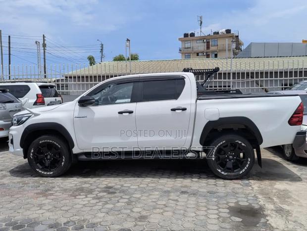 Toyota Hilux Rogue 4x4 2018 White