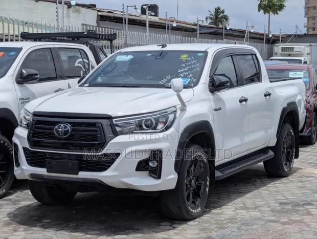 Toyota Hilux Rogue 4x4 2018 White