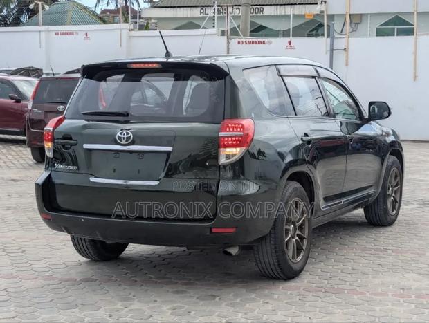 Toyota Vanguard 2010 Green