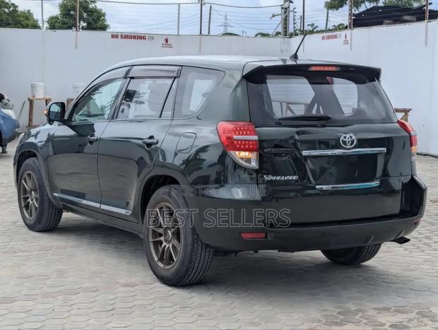 Toyota Vanguard 2010 Green