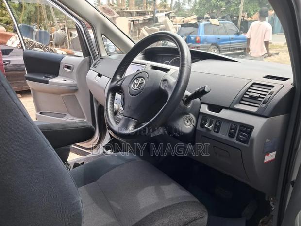 Toyota Noah 2.0 143hp AWD (7 Seater) 2008 Silver