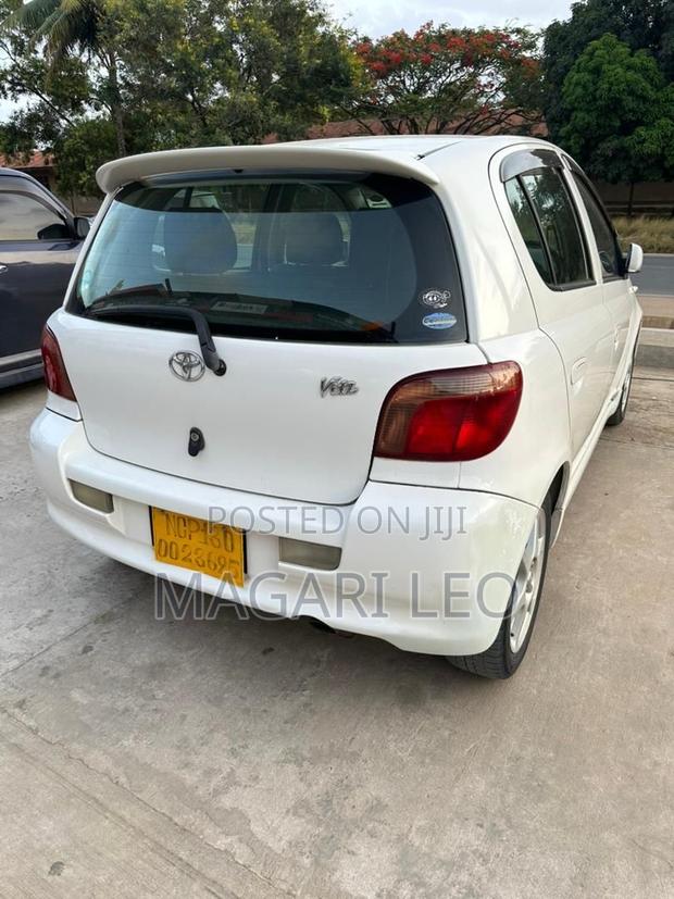 Toyota Vitz 2005 White