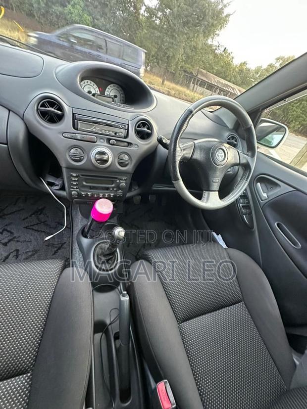 Toyota Vitz 2005 White