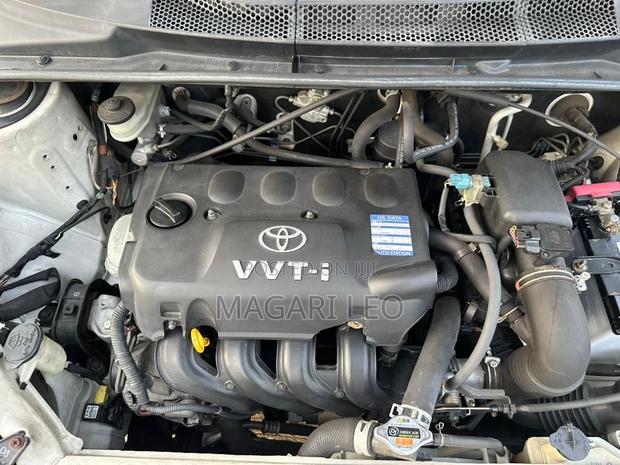 Toyota Vitz 2005 White