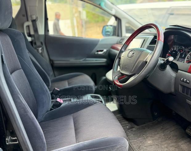 Toyota Vellfire 2010 Black