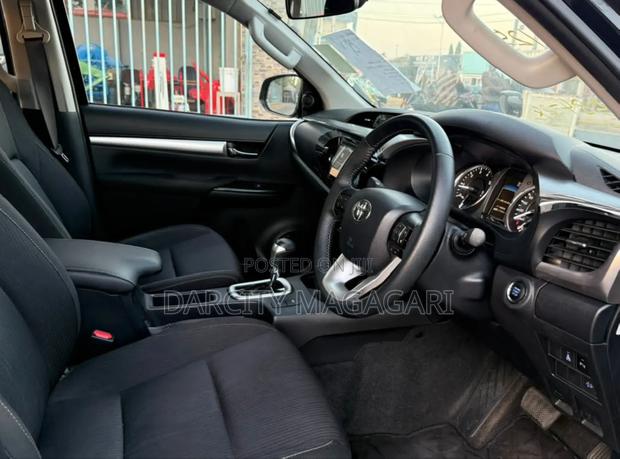 Toyota Hilux 2020 Black
