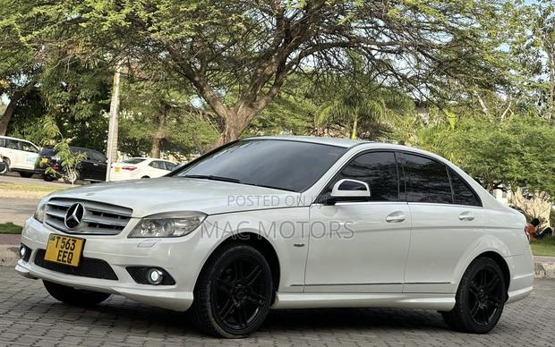 Mercedes-Benz C200 2009 White