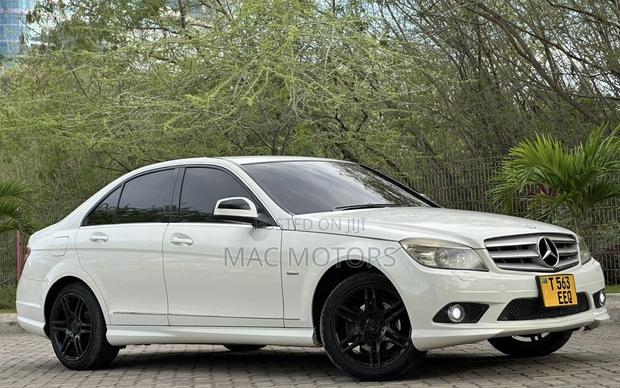 Mercedes-Benz C200 2009 White