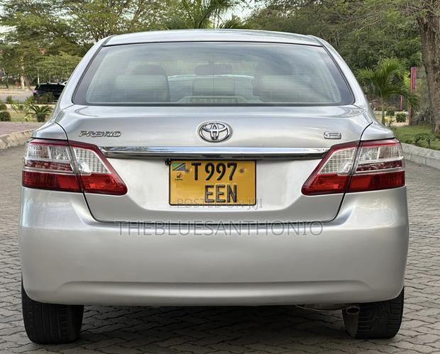 Toyota Premio 2010 Silver