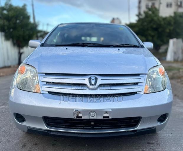 Toyota IST 2003 Silver